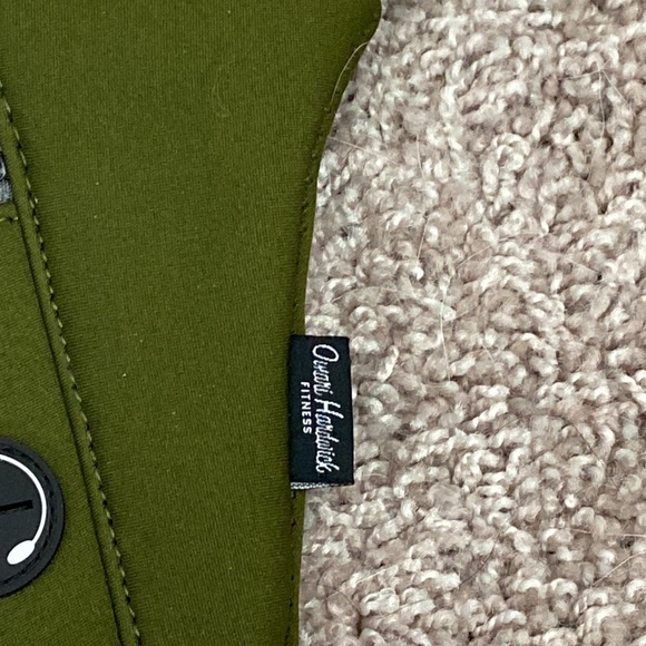 Omari Hardwick Fitness waist pack, three zippered pocket, adjustable strap - Picture 2 of 3